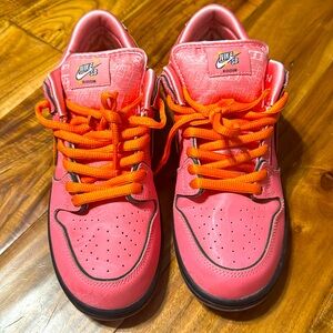 Good condition. Size US8.5 - Nike The Powerpuff Girls x Blossom